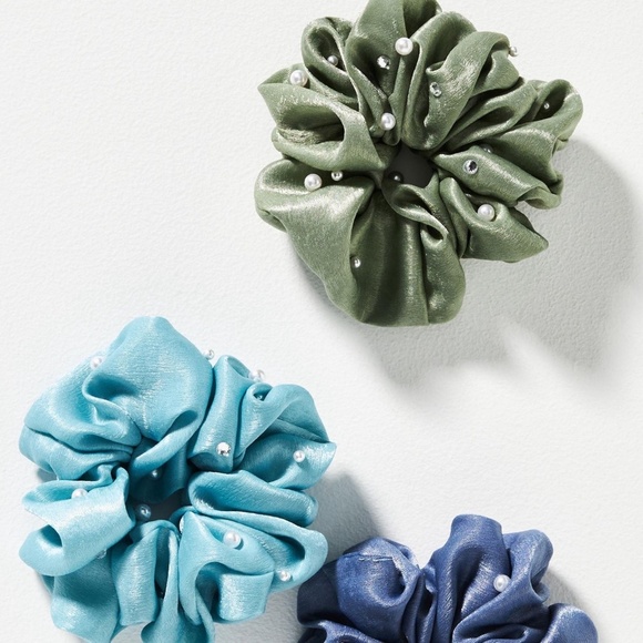 NWT Anthropologie Pearl Embellished Scrunchies Set of 3 - Picture 3 of 3